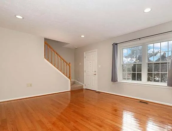 3 bed, 3.5 bath, 1730 sqft, $2,750 — Photo 3