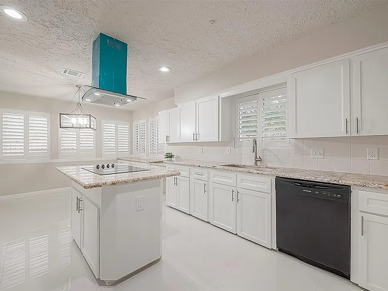 6107 Sanford Rd — Photo 18