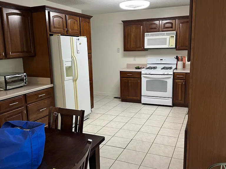 106 Clevenger Ct — Photo 8