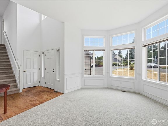 3rd image of 2021 Hoquiam Avenue NE