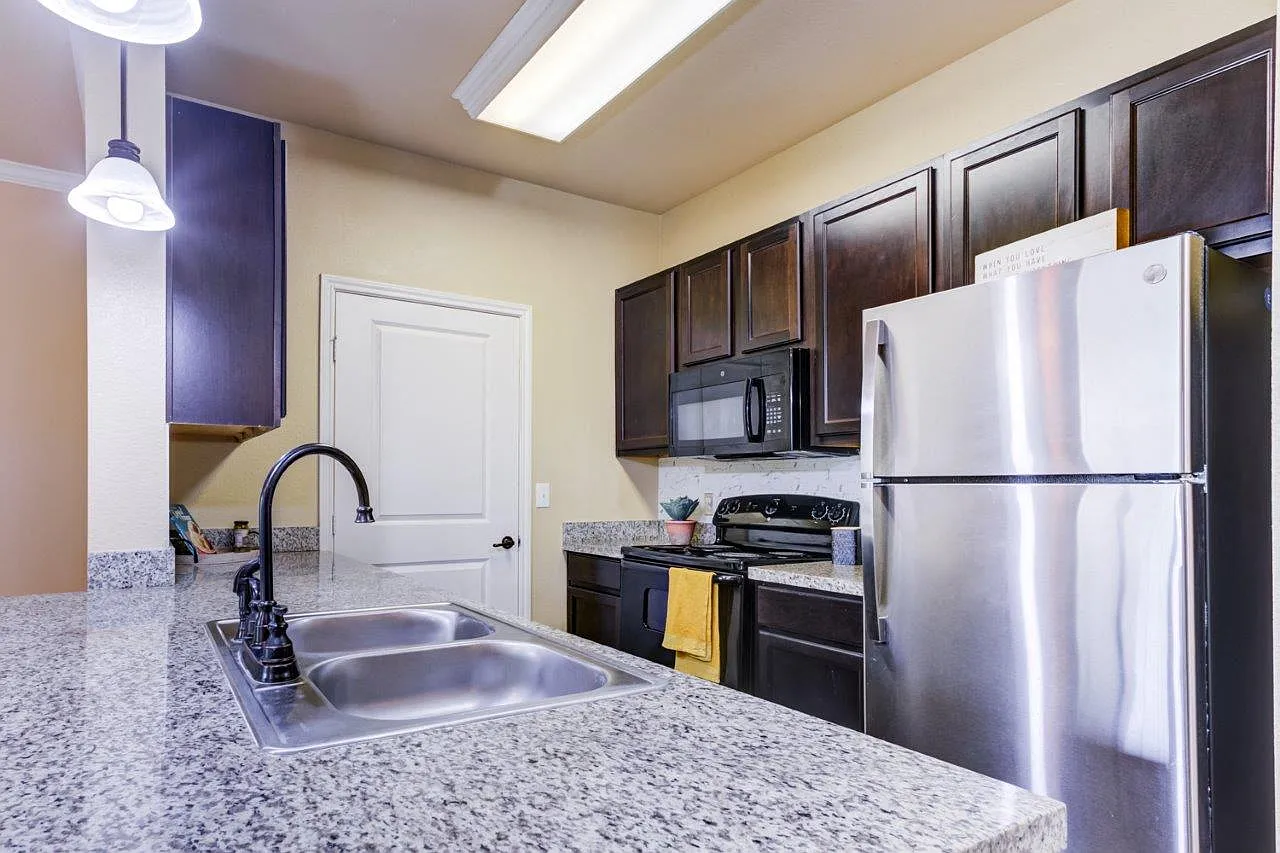 Chateau Mirage Apartment Homes — Photo 2