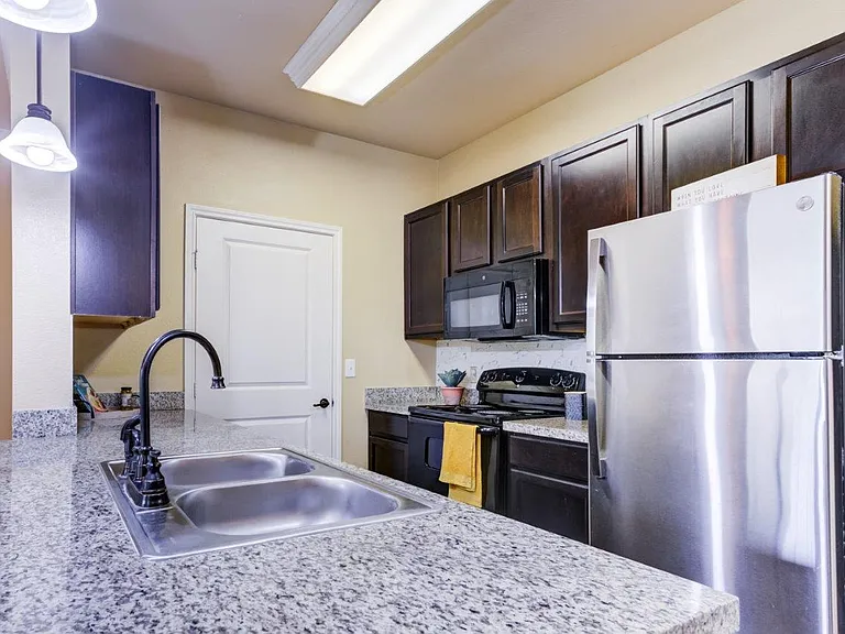 Chateau Mirage Apartment Homes — Photo 2
