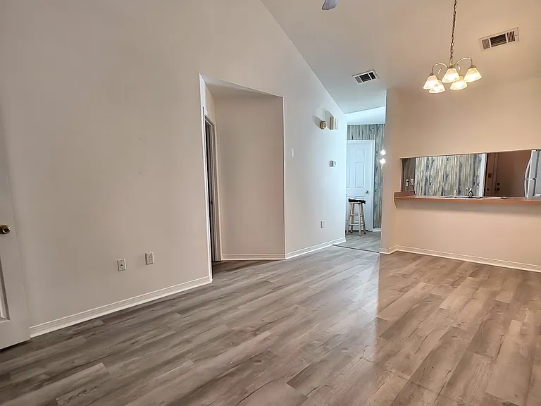 8 Viking Dr NW #C — Photo 9