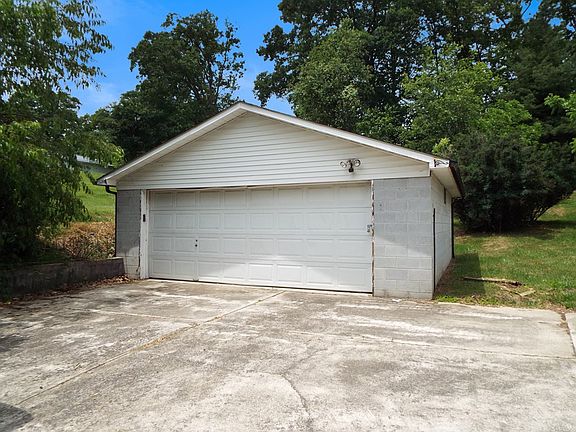 2nd image of 138 Persinger St