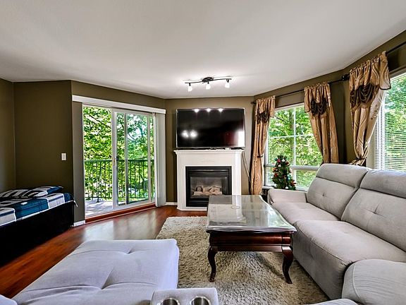 5th image of 2435 Center St #302