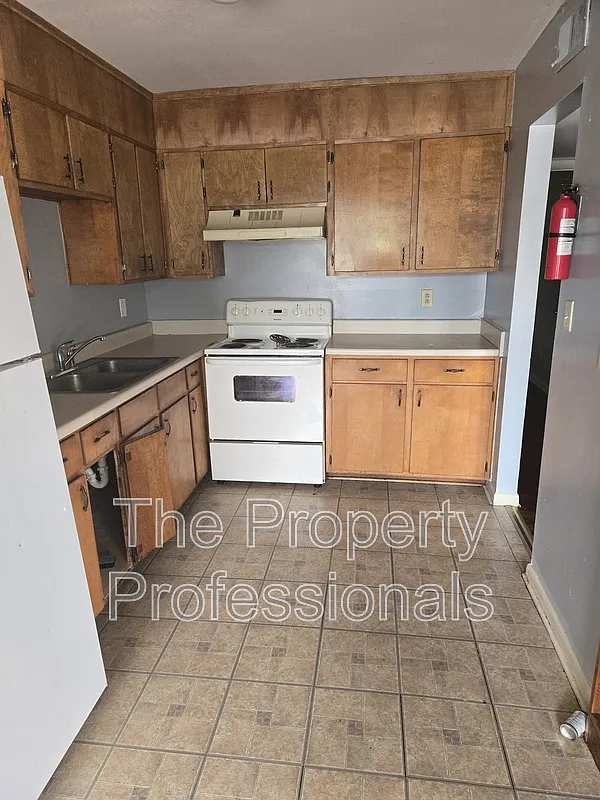 Building Photo - 501 Vanderbilt St #C