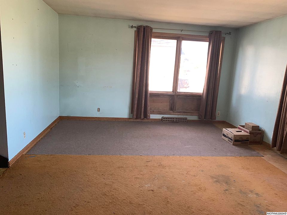 2nd image of 1019 12th St NW