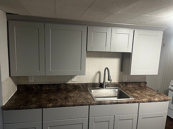 2nd image of 304 Dwight St #2