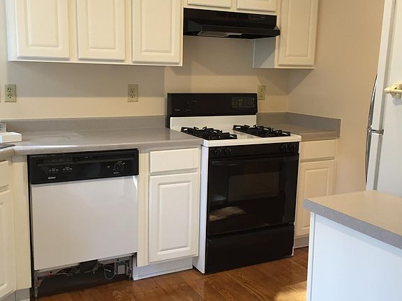 New Black Gas Oven & Black Dishwasher