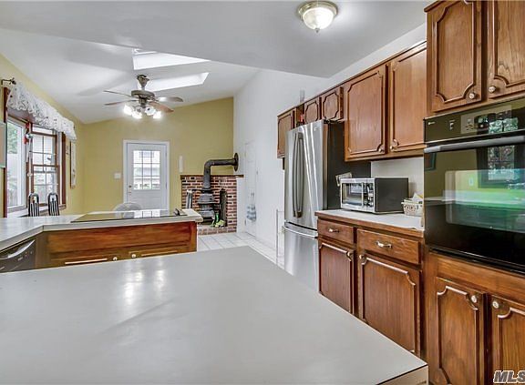 3rd image of 31 Barnwell Ln