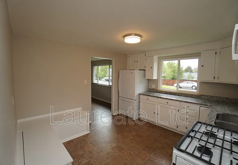 2258 W Maplewood Ave — Photo 7
