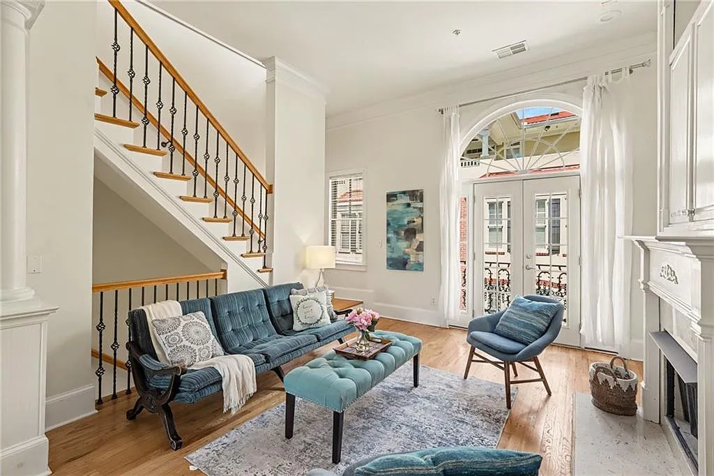 3 bed, 2.5 bath, 2320 sqft, $5,000 — Photo 3