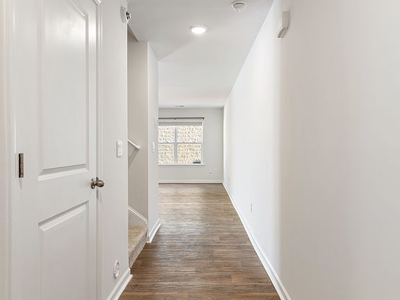 2nd image of 204 Oakmont Valley Trl