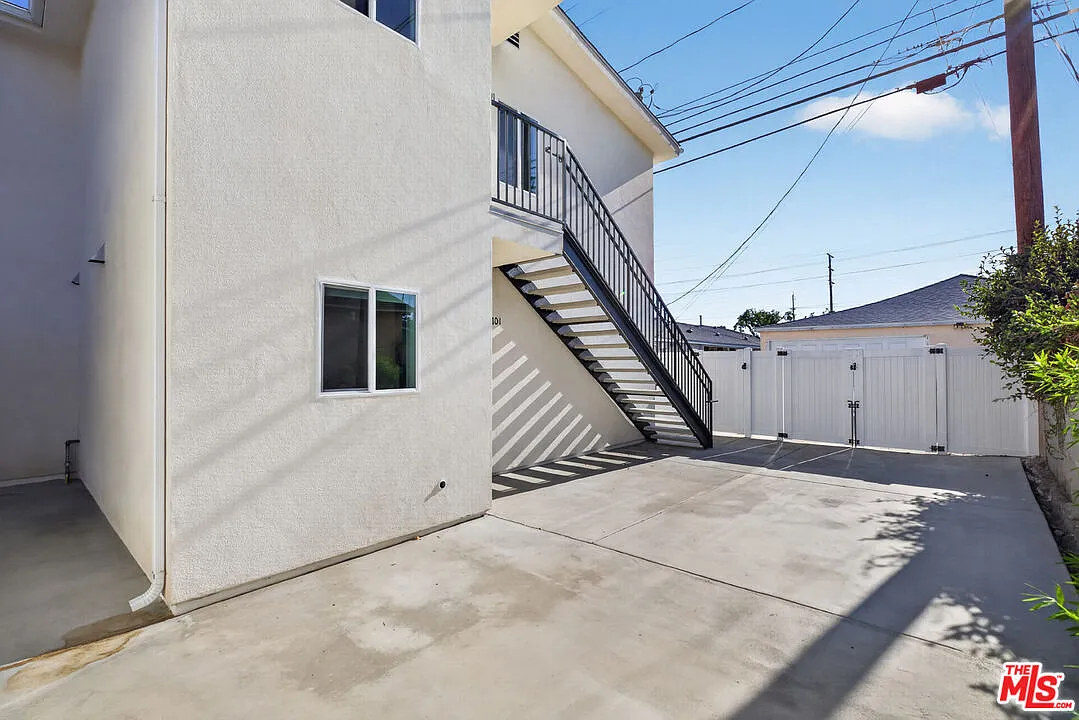 2 bed, 2.0 bath, 1000 sqft, $3,200 — Photo 4