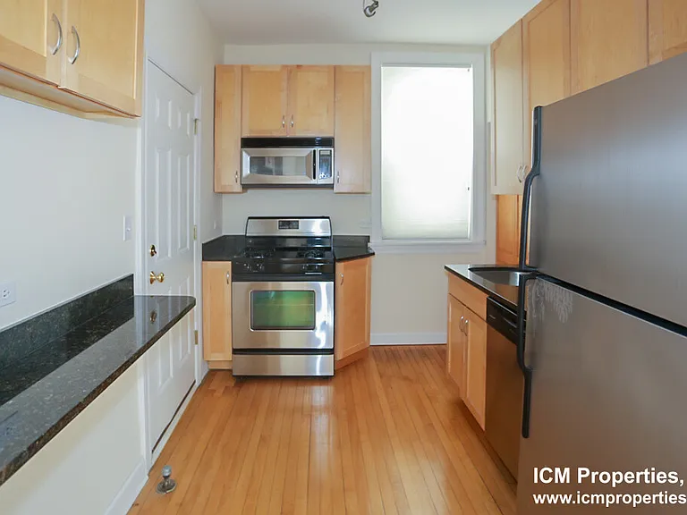 4730 N Winchester Ave #1 — Photo 3
