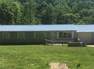 525 Dupont Rd, Poca, WV 25159
