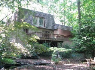 11613 Sourwood Ln, Reston, VA 20191