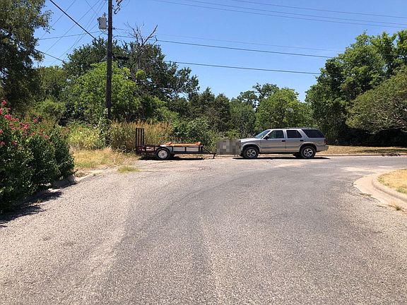 4th image of 1026 Highland Dr