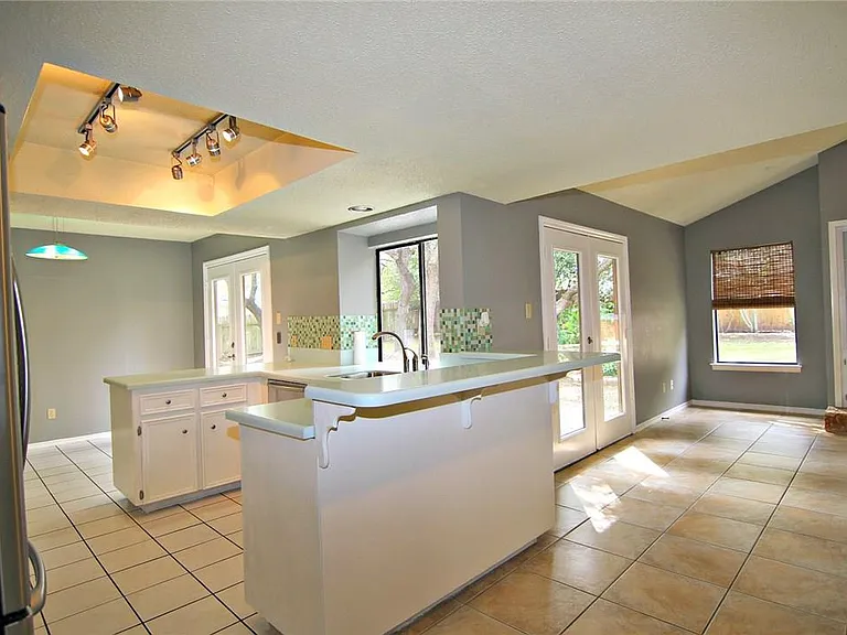 6601 Colina Ln — Photo 10