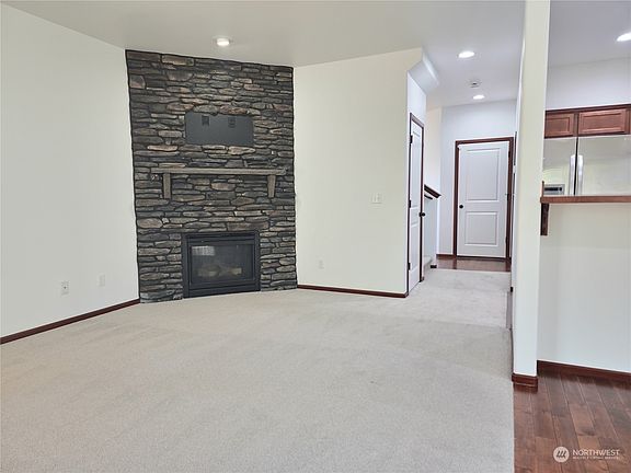 4th image of 2032 171st Street SW