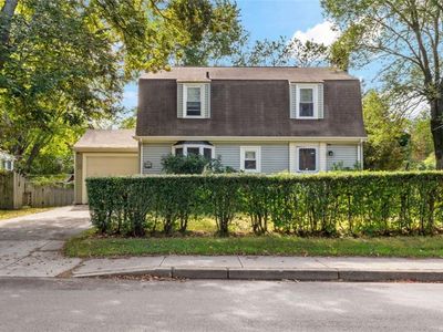114 Maple Ave, Middletown, RI, 02842