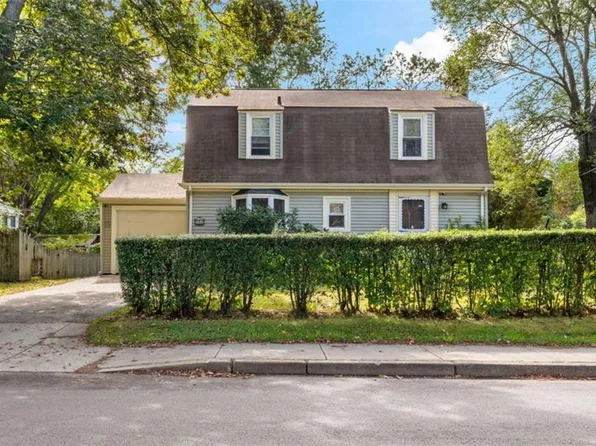 114 Maple Ave, Middletown, RI 02842