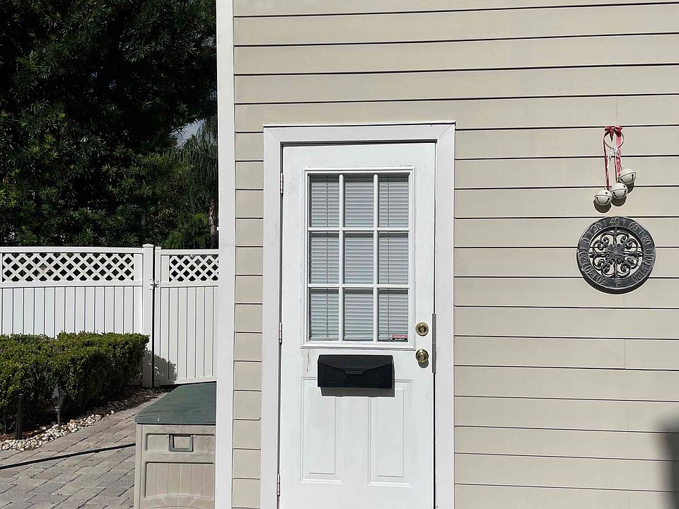 Apartment entrance door