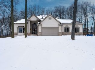 2299 Forest Reed Pl, Le Claire, IA 52753
