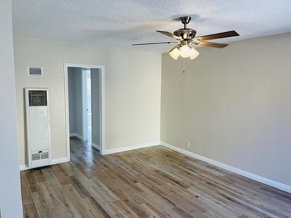 2nd image of 4426 N Lakewood Blvd APT 4