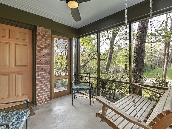 04_Front porch_652WColorado_006.jpg