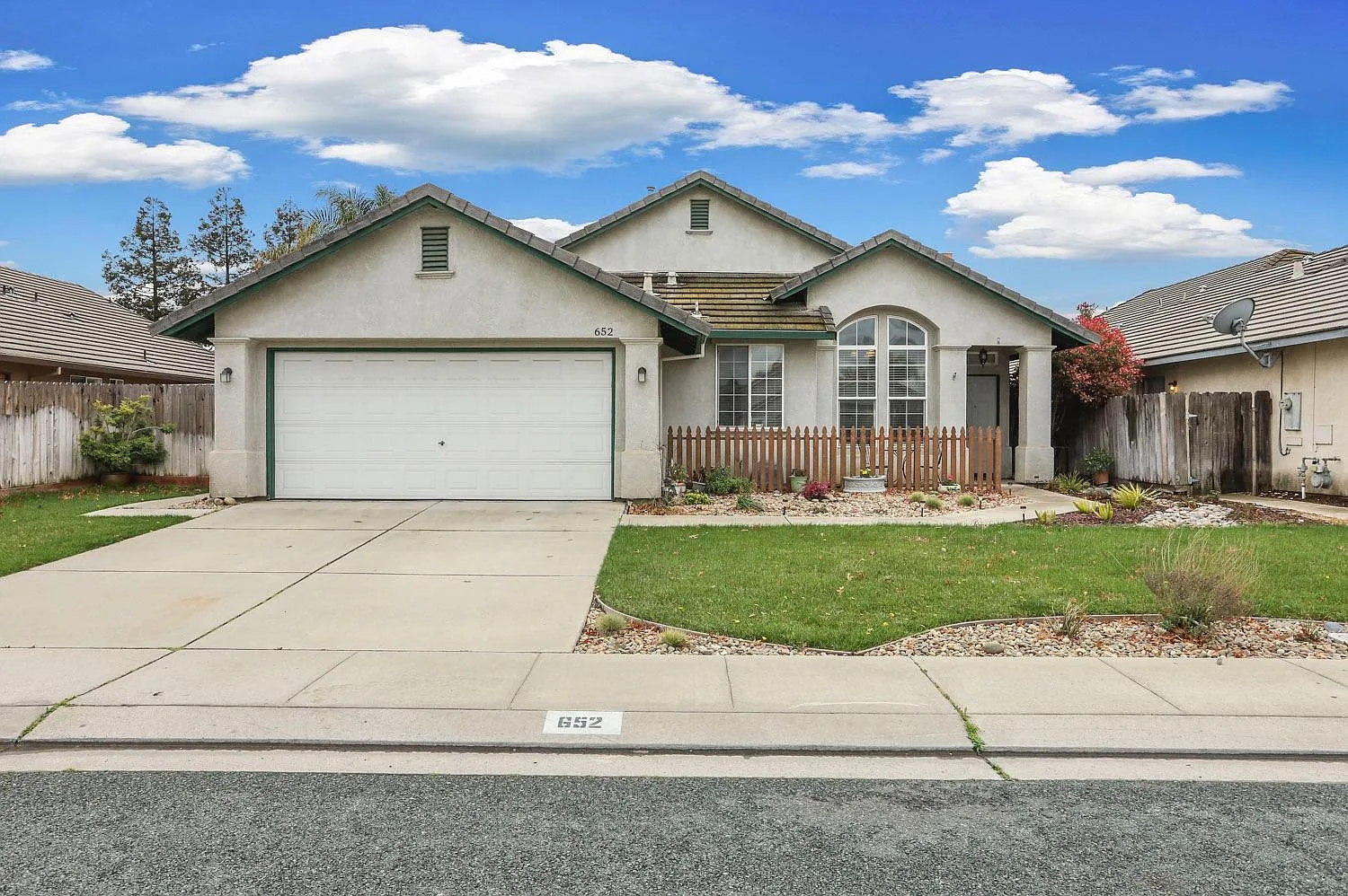 652 Mission Ridge Dr photo 1