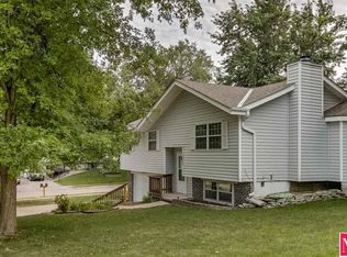 13705 Z Cir, Omaha, NE 68137