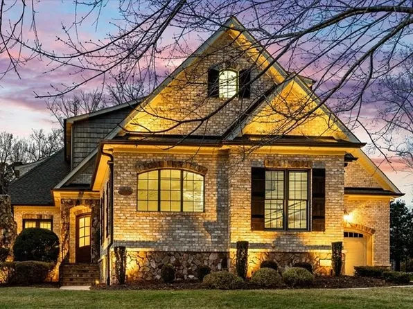 1212 Mosley Rd, Greensboro, NC 27455