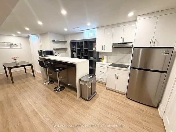 4th image of 7 Charing Cres #Basement