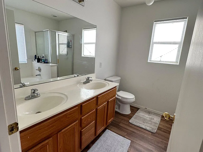 2214 W Saint Catherine Ave — Photo 7