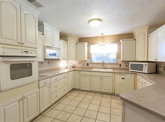 5th image of 1355 Laramie Pl