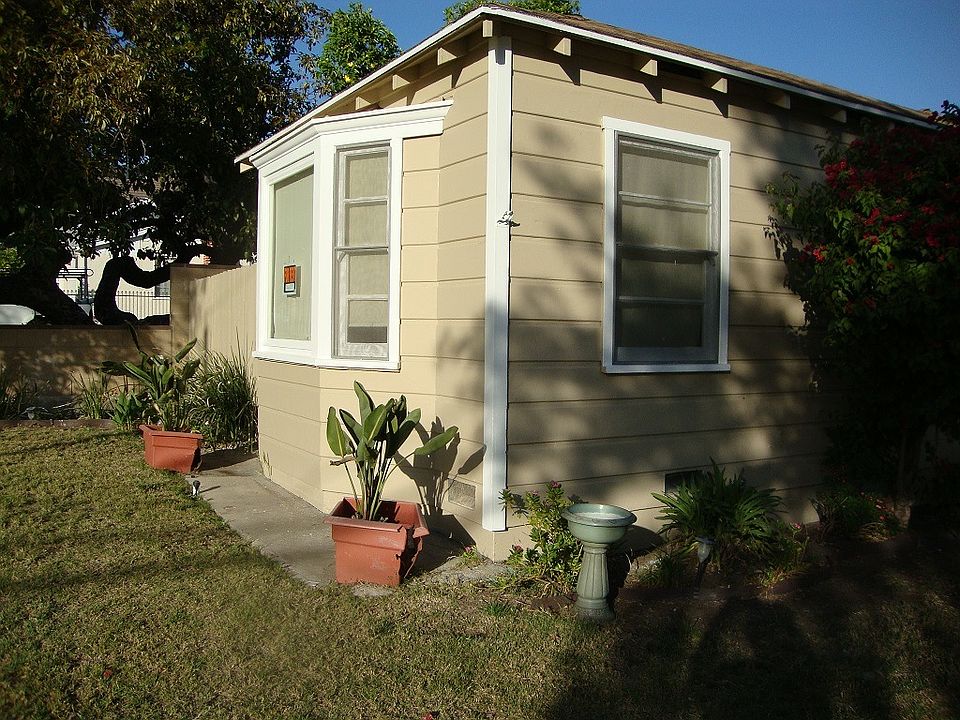 1st image of 800 E Magnolia Blvd