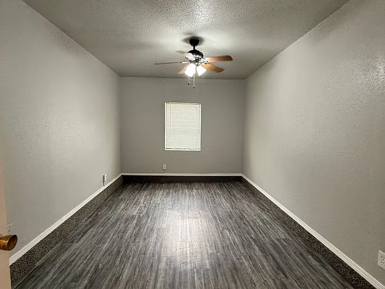 2412 Wyandotte Way — Photo 15