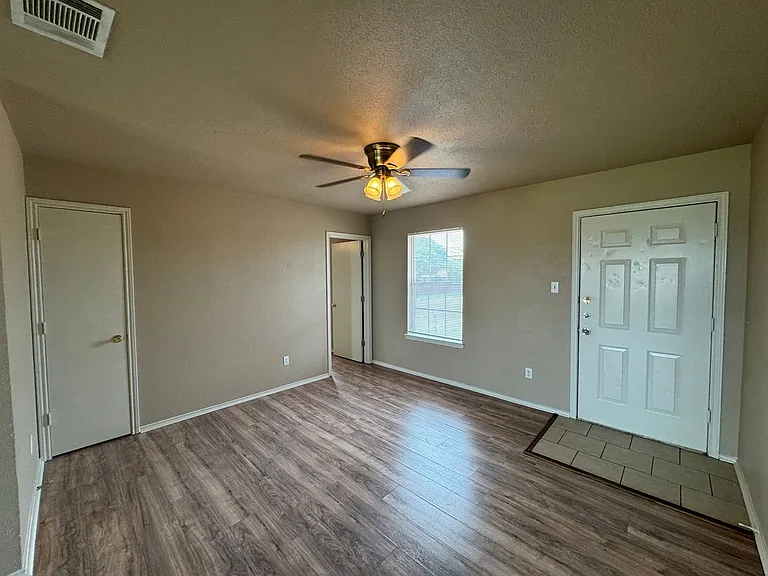 5702 Greengate Dr — Photo 47