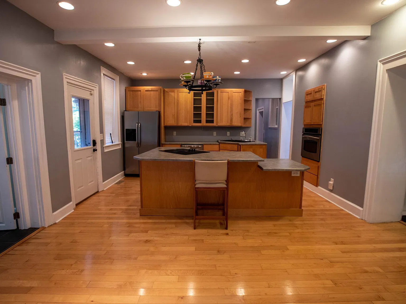 335 N 6th Street — Photo 2