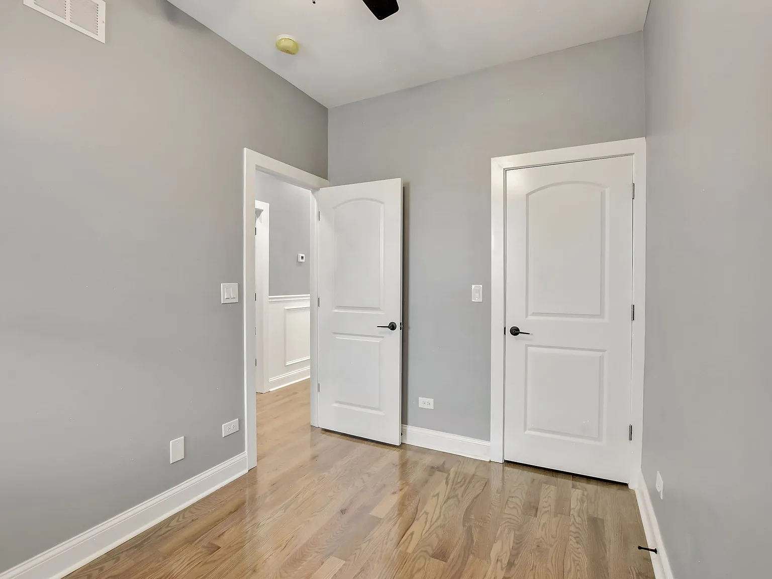 3 bed, 1200 sqft, $2,000 — Photo 2