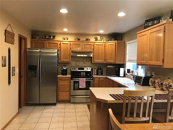 Tile floor, stainless steel appliances and a large walk-in pantry. 