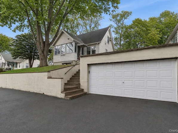 215 Hallock Landing Road, Rocky Point, NY 11778