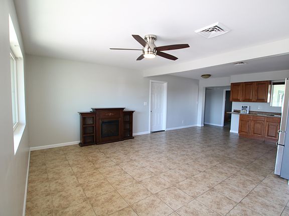 5th image of 556 E 7th Dr