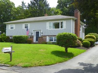 33 Pattagansett Dr, East Lyme, CT 06333