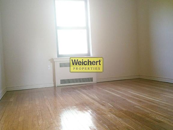 3rd image of 3240 Henry Hudson Pkwy APT 0002G
