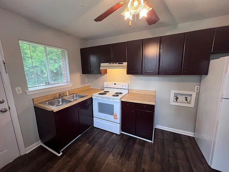 1610B Glowmont Dr #B — Photo 8