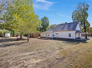 14 School St, London, AR 72847