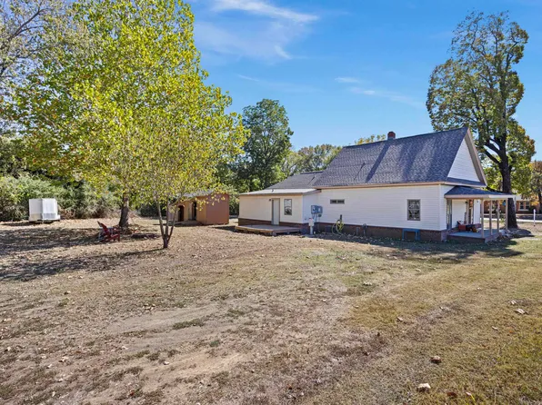 14 School St, London, AR 72847