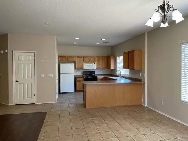 3 bed, 1500 sqft, $1,900 — Photo 2